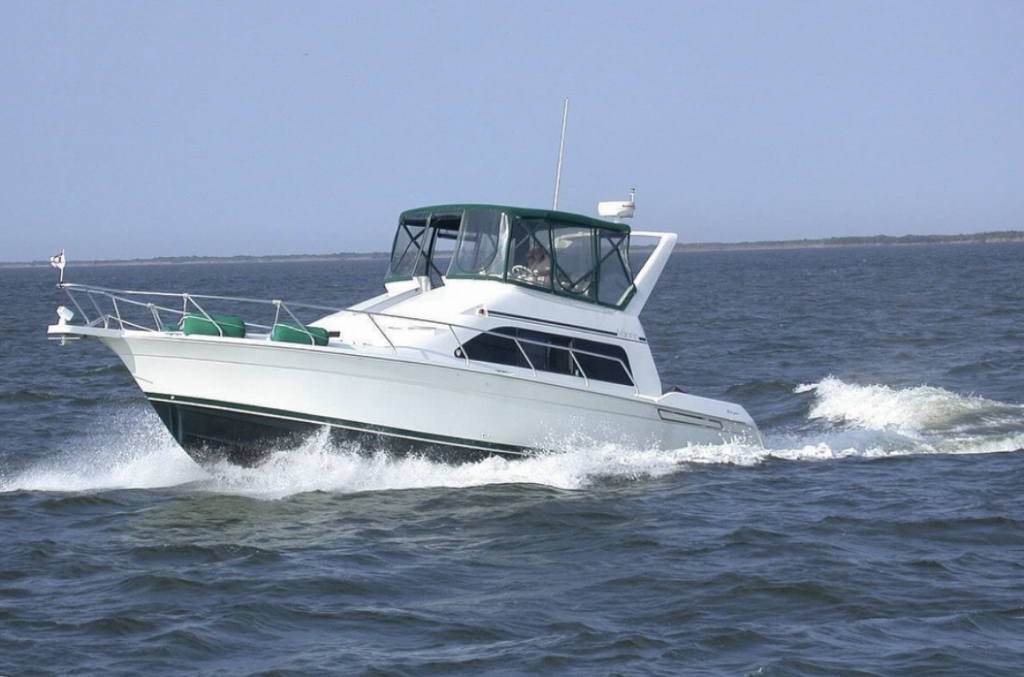 Main Ship 40 Sedan Bridge